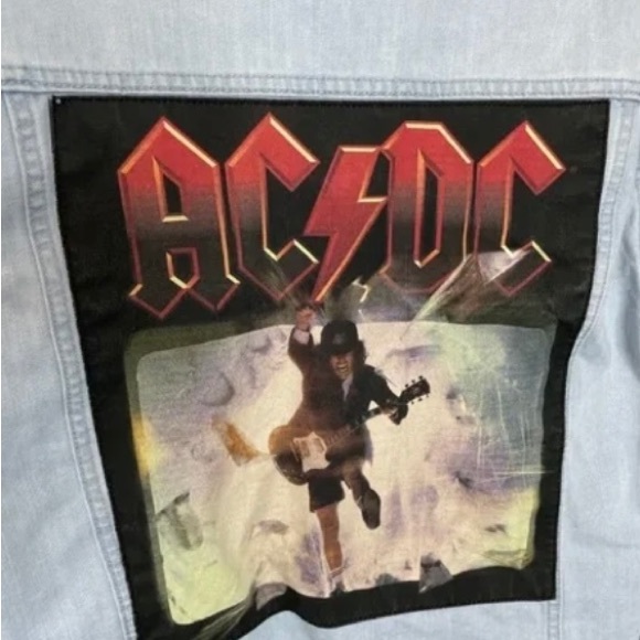 AC/DC DENIM JACKET EMBELLISHED WITH 16 PATCHES & 3-4 BUTTONS/PINS AND BACK ART - Picture 11 of 13